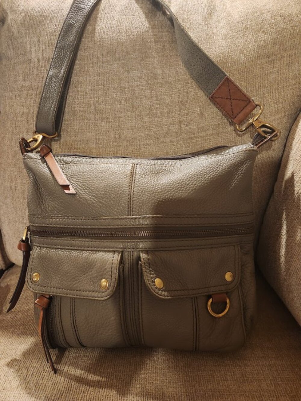 this sexy gray fossil bag